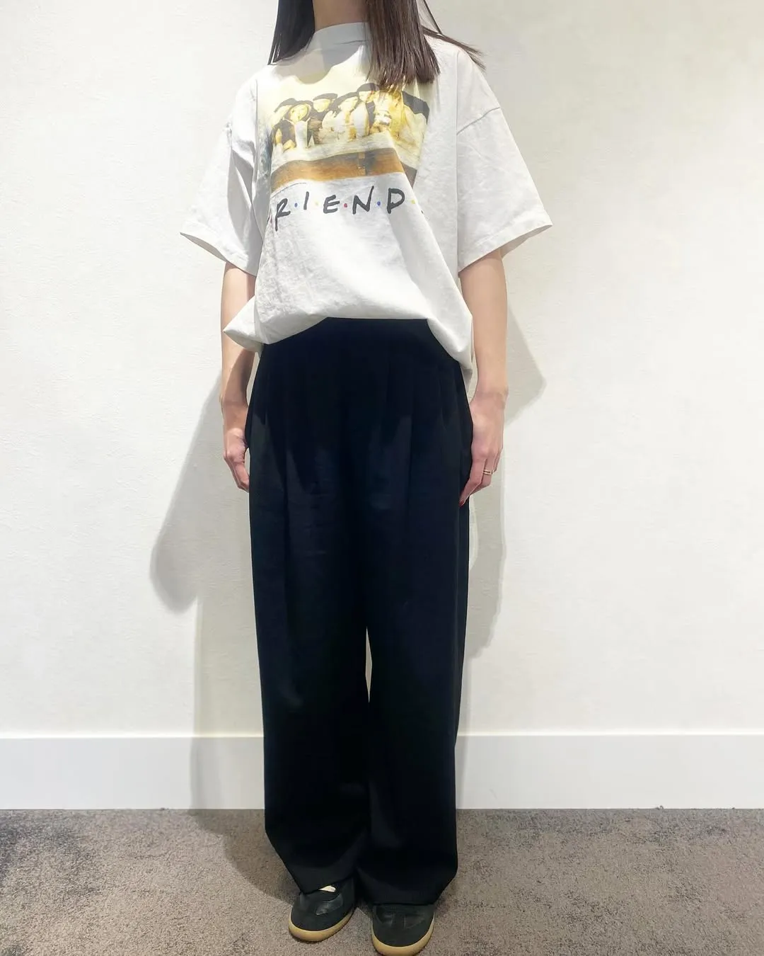 SAINT Mxxxxxx × FRIENDS FRD_SS TEE/FRIENDS/WHT American TV series Friends co-branded short-sleeves White stills TEE Beige S-XL Ready-made garments washed and distressed The top domestic printing factory God restored the correct accessories Friends co-branded wash mark Top purchasing level